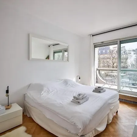 Daire 4pers#trocadero#terrasse#chill *